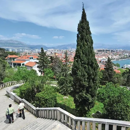 Stunning In W/ Wifi And 4 Bedrooms Split