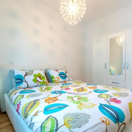 Stunning In W/ Wifi And 4 Bedrooms *
