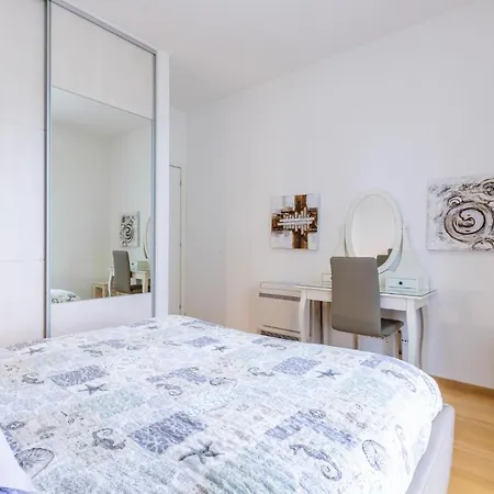 Stunning In W/ Wifi And 4 Bedrooms Apartamento