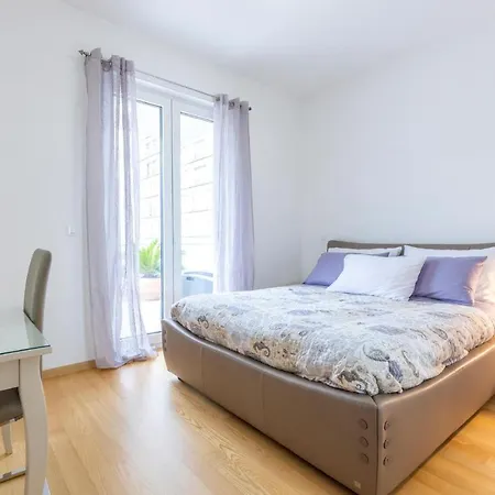 Stunning In W/ Wifi And 4 Bedrooms Apartamento Split