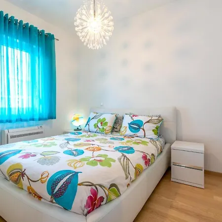 Apartamento Stunning In W/ Wifi And 4 Bedrooms *