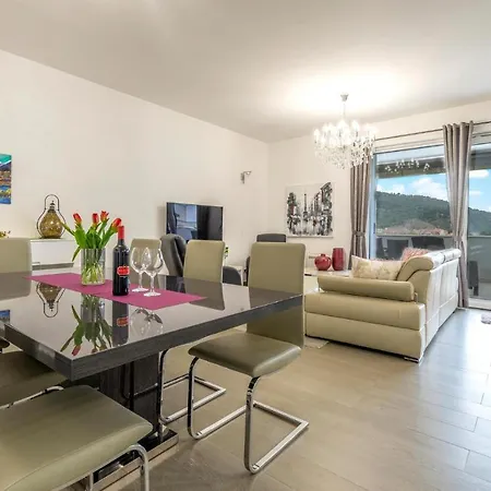 Stunning In W/ Wifi And 4 Bedrooms * Split