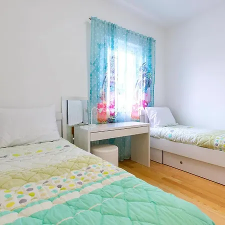 Stunning In W/ Wifi And 4 Bedrooms Apartamento