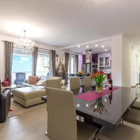 Apartamento Stunning In W/ Wifi And 4 Bedrooms *