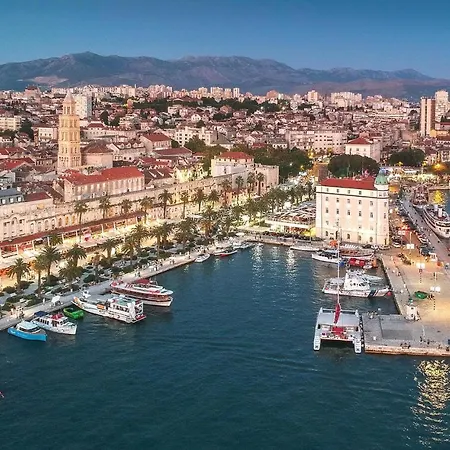 Stunning In W/ Wifi And 4 Bedrooms Apartamento