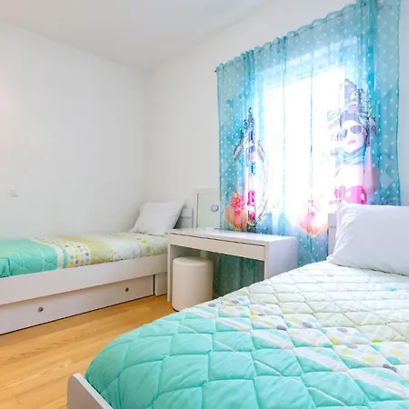 Stunning In W/ Wifi And 4 Bedrooms * Split